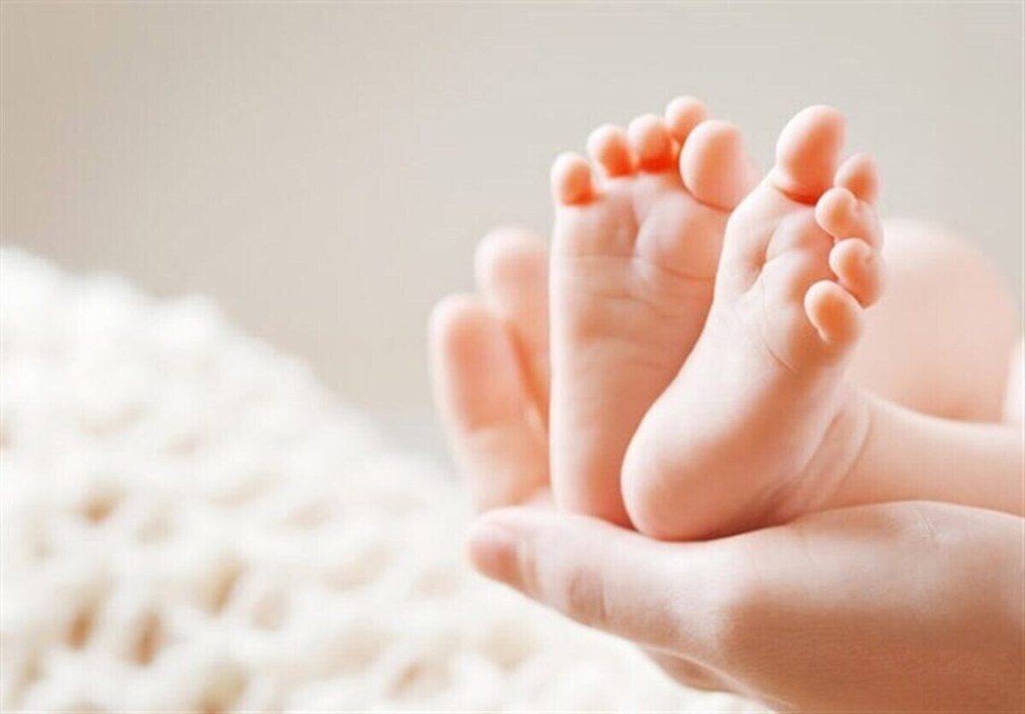 این زن در یک وضعیت عجیب بچه‌دار شد/ عکس
