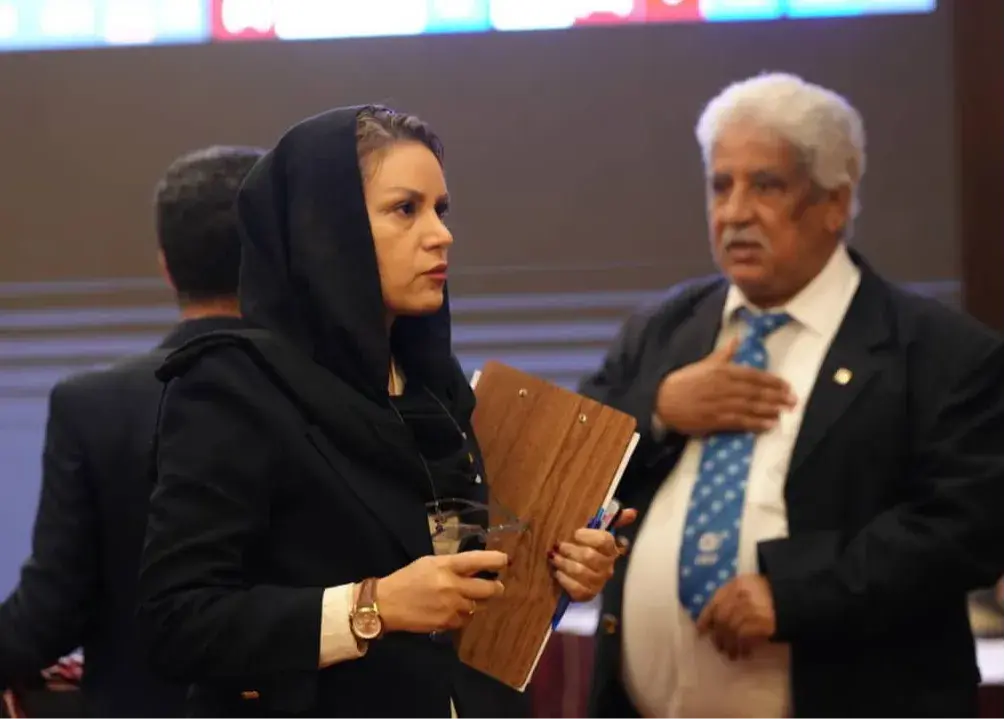 قضاوت داور زن ايرانى در مسابقات وزنه‌برداری آسیا
