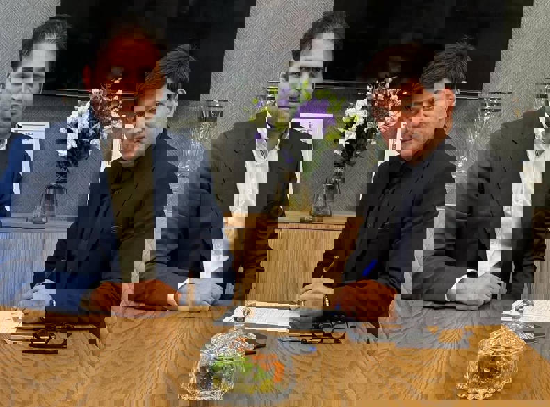 2205201