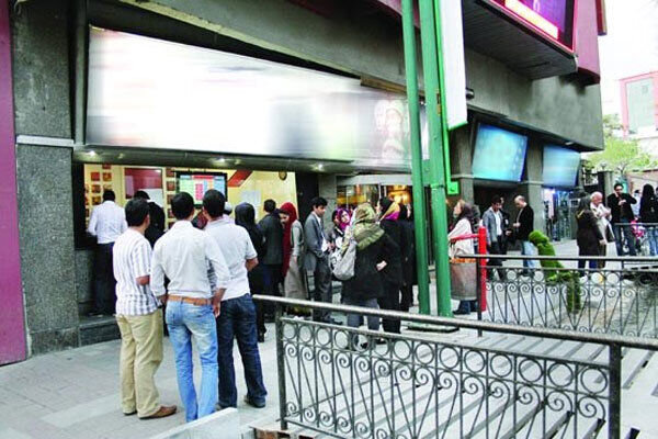 رتبه‌های اول تا سوم جدول فروش هفتگی؛ مرد عینکی، پیرپسر و زن‌وبچه