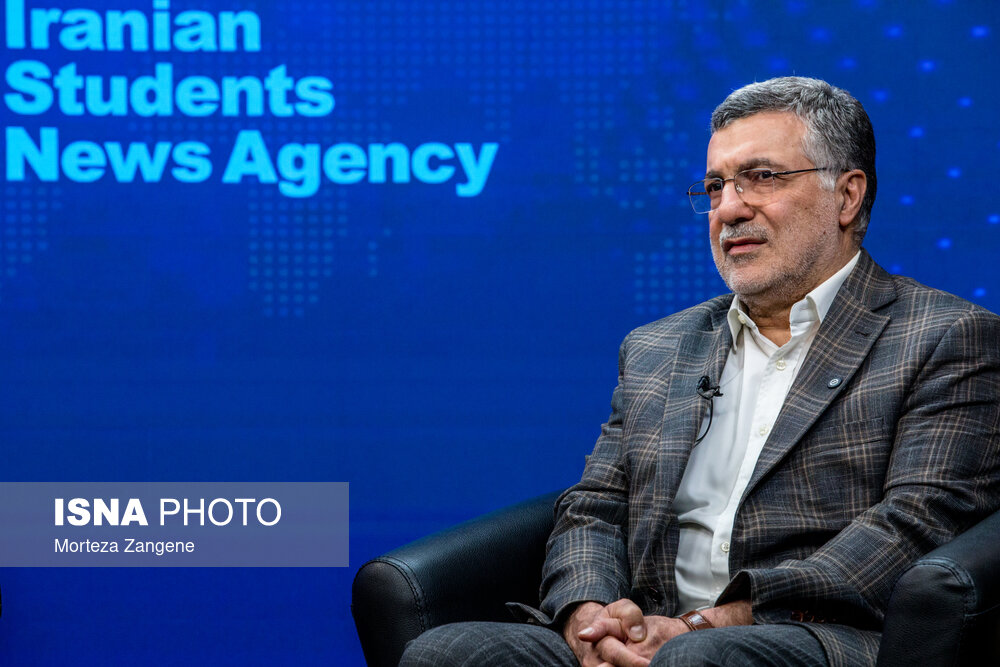 عذرخواهی وزیر بهداشت برای وقایع یک نشست خبری