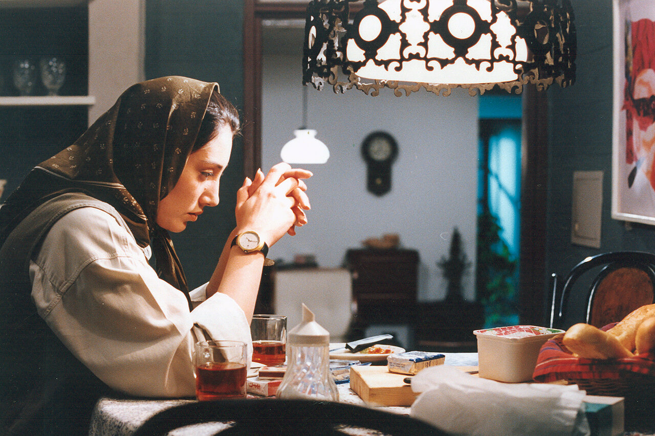 هدیه تهرانی، خسرو شکیبایی و ناصر تقوایی ۲۴ سال پیش در پشت صحنه «کاغذ بی‌خط»/ عکس‌