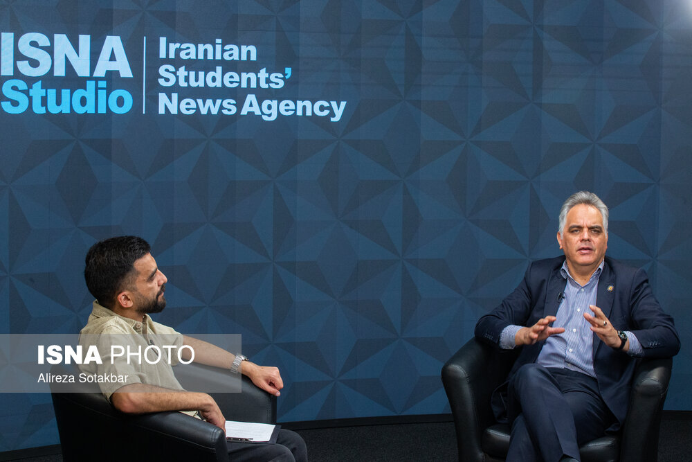 درآمد پایین و فشار کاری بالا؛ ۲ چالش جدی پرستاران / ۸۰ ساعت اضافه‌کار اجباری در هر ماه