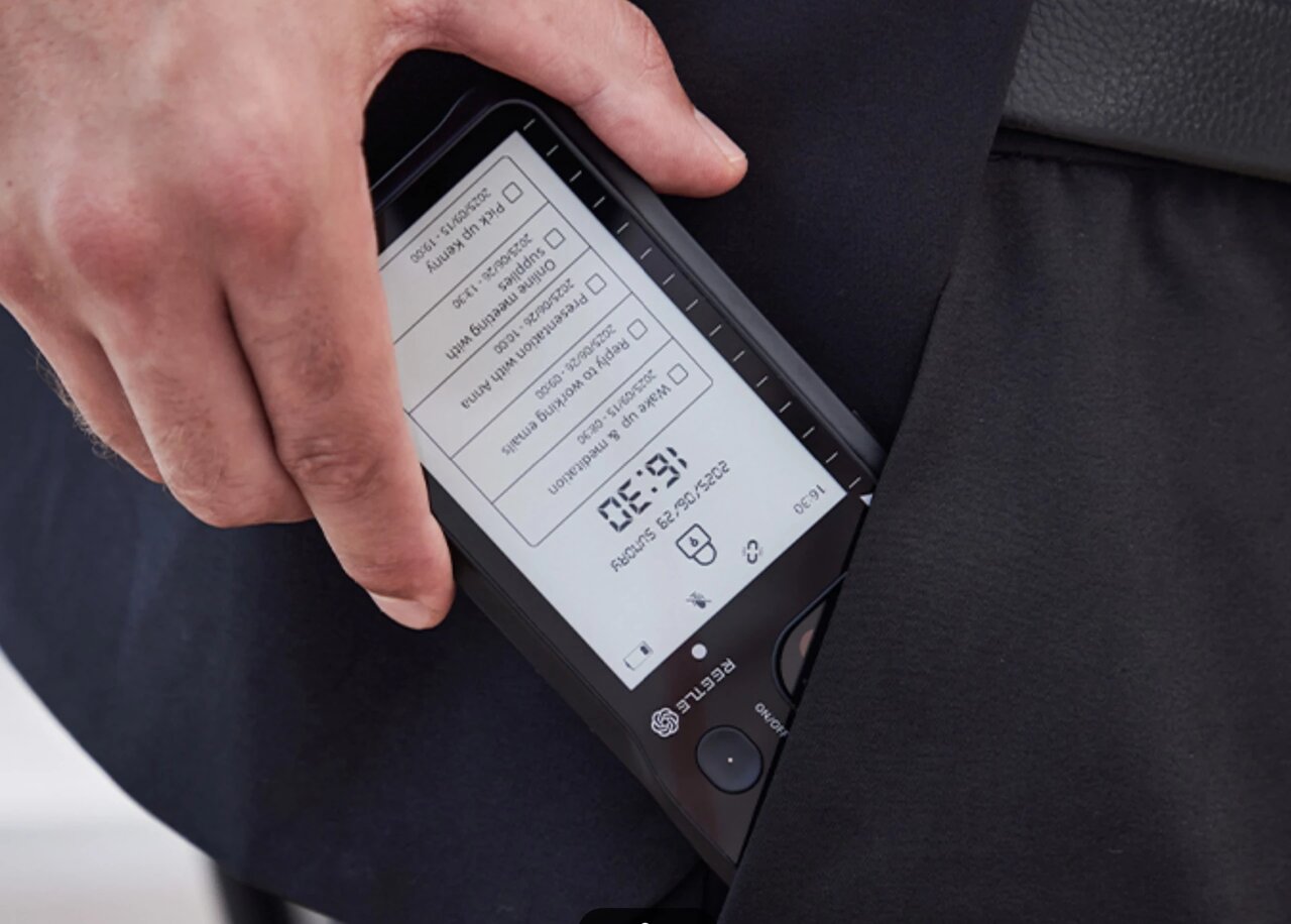 تبدیل گوشی به یک مرکز بهره‌وری مجهز به E Ink و هوش مصنوعی، تنها با یک قاب!