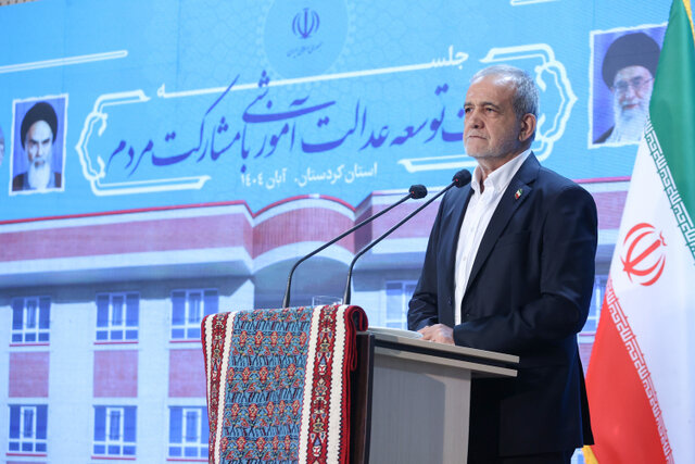 انسانهایی که با وجود نیاز مالی، به ساخت آینده فرزندان این سرزمین کمک میکنند، قهرمانان واقعی کشورند انسانهایی که با وجود نیاز مالی، به ساخت آینده فرزندان این سرزمین کمک میکنند، قهرمانان واقعی کشورند