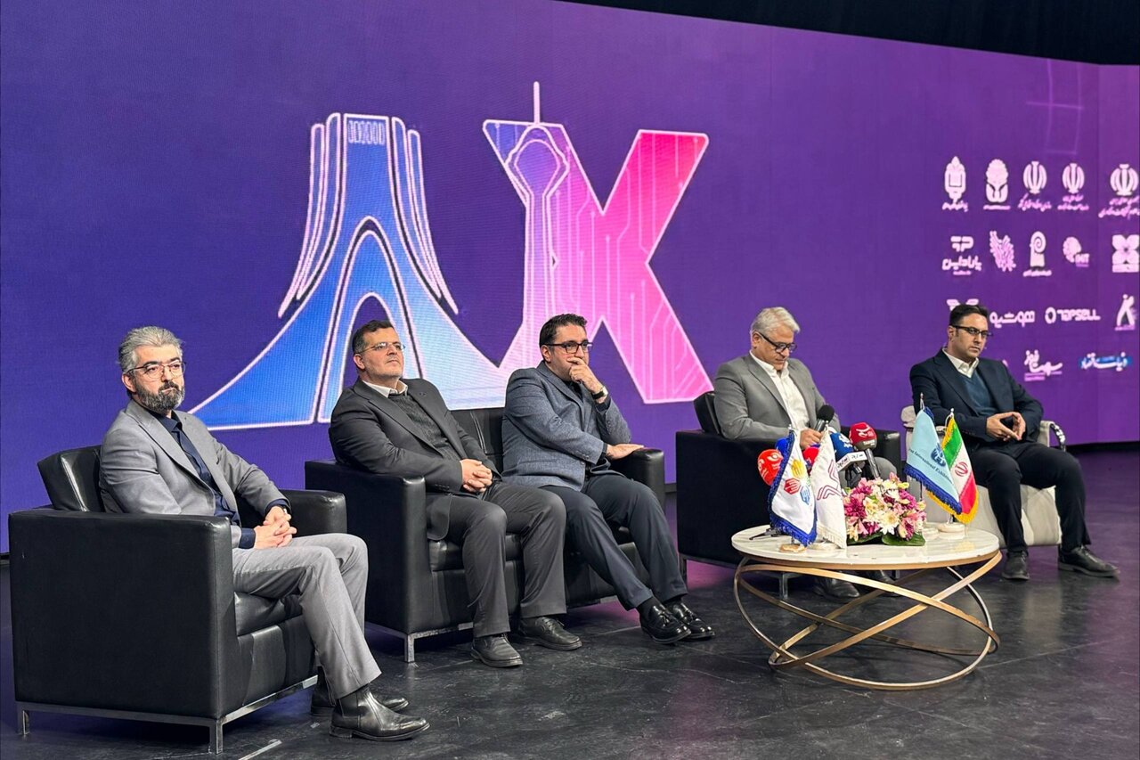 نخستین نمایشگاه بین‌المللی هوش مصنوعی برگزار می‌شود؛ اپراتور AI با ۲۰ پتافلاپس در راه است