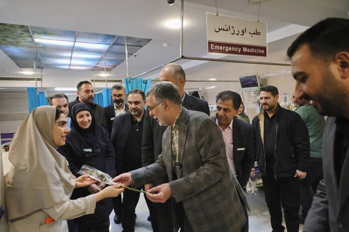بازدید نوروزی وزیر بهداشت از چند بیمارستان پایتخت/ قدردانی از تیم سلامت بازدید نوروزی وزیر بهداشت از چند بیمارستان پایتخت/ قدردانی از تیم سلامت