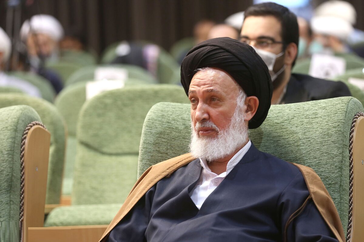 آیت الله ایازی: انقلاب را نمیتوان با فحاشی، هتک حرمت، تهمت و تندروی تعریف و حفظ کرد/ تندروها اساساً در چارچوب نظام نبوده و نیستند