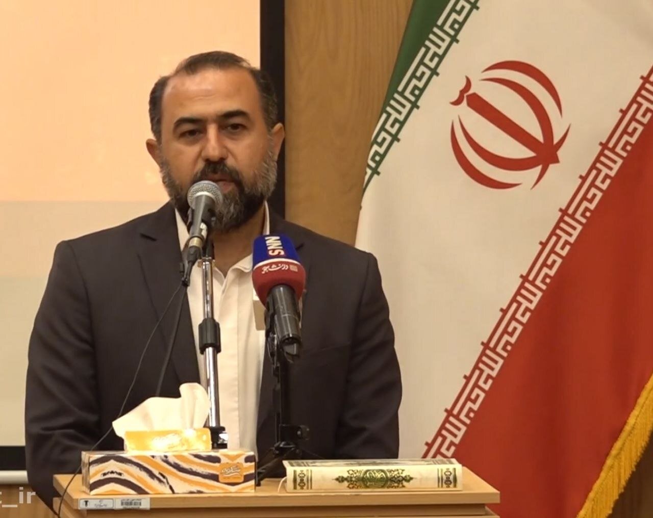 جزییات پیشنهاد روی میز شورای عالی کار برای افزایش مجدد / حیدری: افزایش ۲.۸ میلیون تومانی مزد، بازی با افکار عمومی است / فقط اجرای ماده ۴۱ گرهگشاست