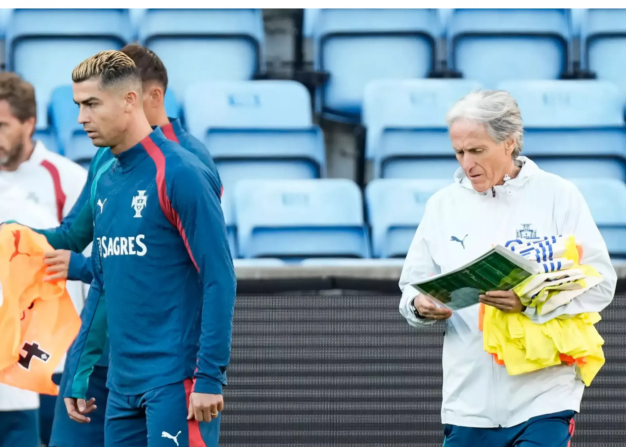 2543913